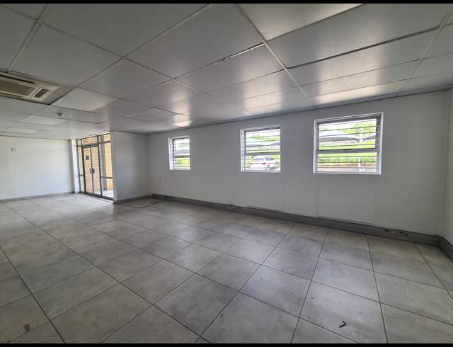 3,356M² OFFICE TO LET IN VORNA VALLEY